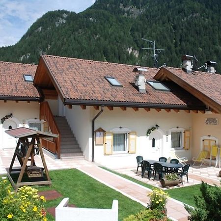 Residence Le Rose Поцца-ді-Фасса Екстер'єр фото
